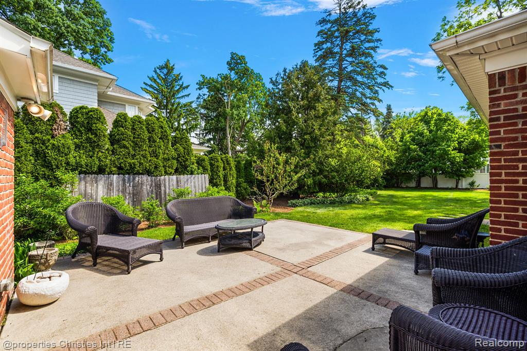 908 CHESTERFIELD Avenue, Birmingham, MI 48009 — Photo 53