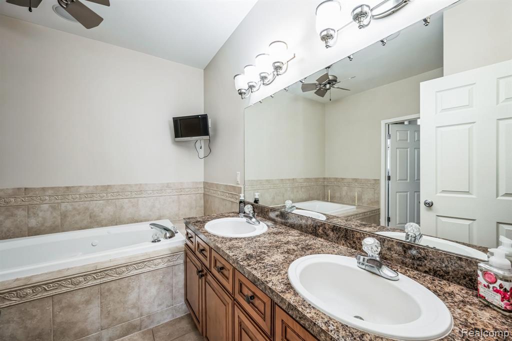6768 HAYMARKET, Shelby Twp, MI 48317 — Photo 24