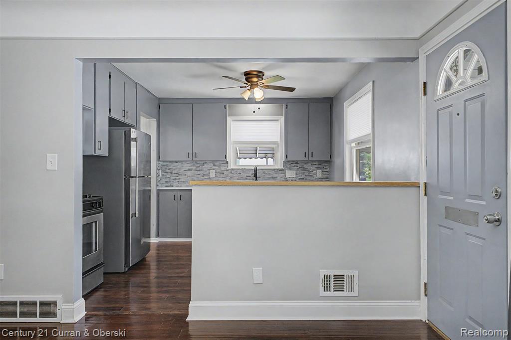 5375 Mayfair Street, Dearborn Heights, MI 48125 — Photo 9
