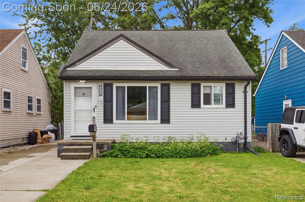 20644 Hollywood Street, Harper Woods, MI 48225 — front exterior