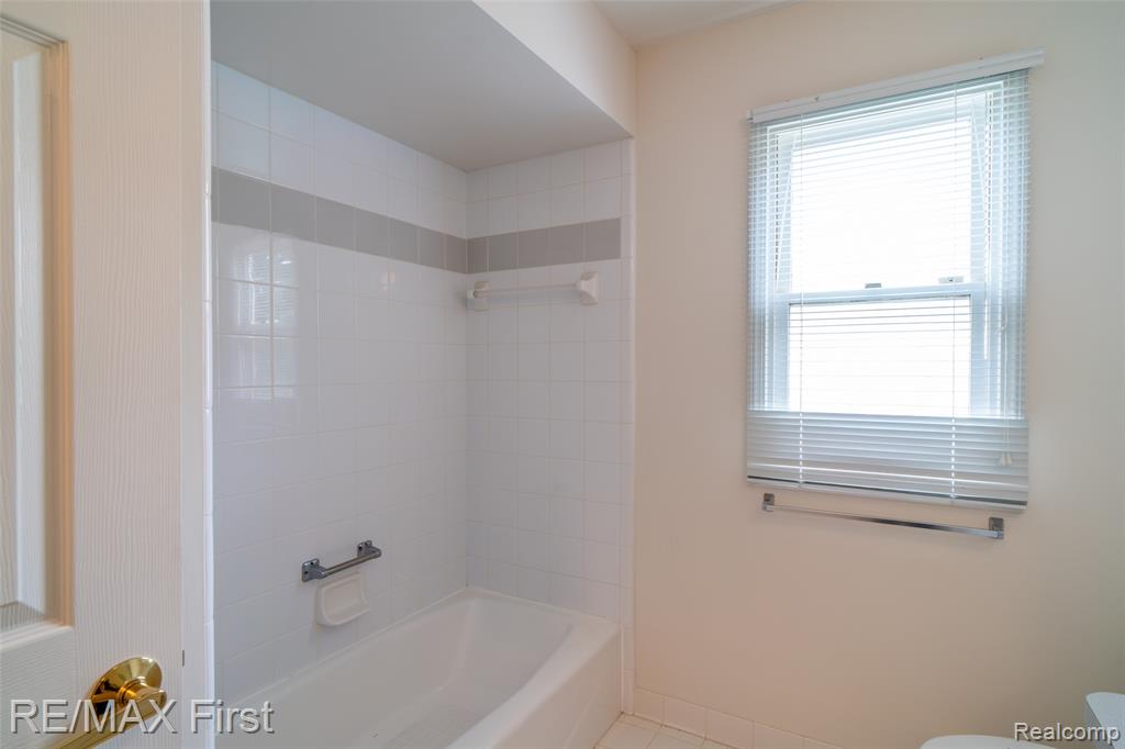 4798 WALNUT CREEK Drive, West Bloomfield, MI — Photo 43