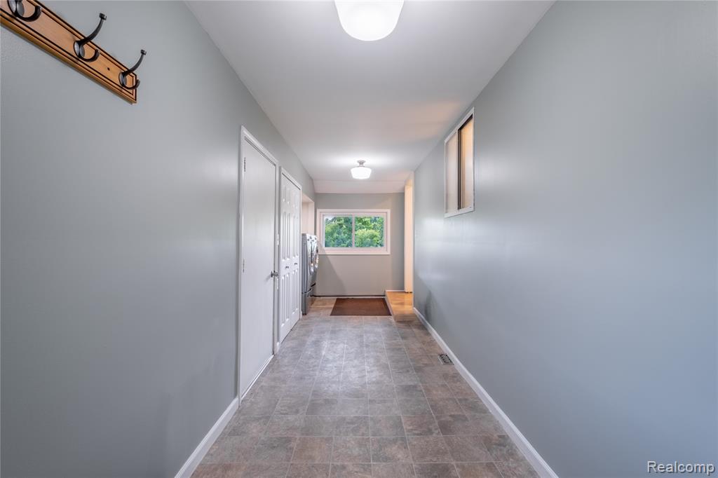 11010 Hegel Road, Goodrich Vlg, MI — Photo 8