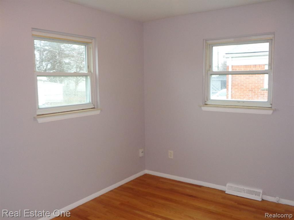 6446 CENTRALIA Street, Dearborn Heights, MI 48127 — Photo 4