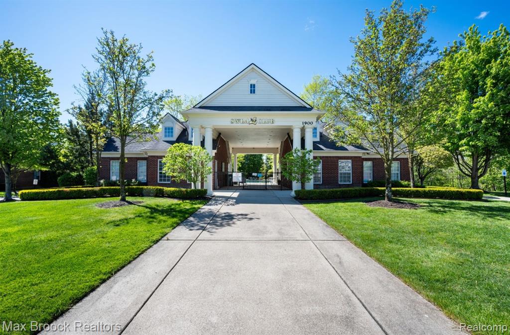 1102 Abigail Court, Walled Lake, MI 48390 — Photo 4