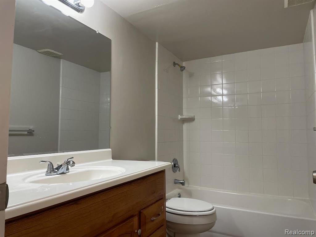 885 E SUMMIT Street, Milford, MI 48381 — Photo 15