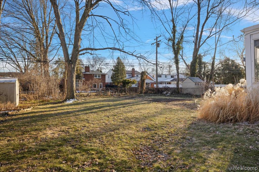17601 Cambridge Boulevard, Lathrup Village, MI 48076 — Photo 48