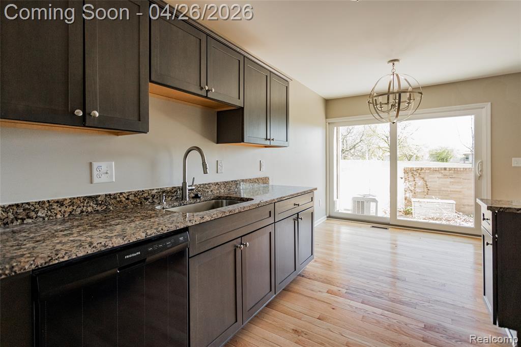 2011 Thornhill Place, Detroit, MI 48207 — Photo 10