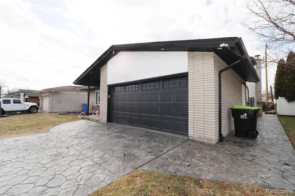 693 CRONIN Drive, Dearborn Heights, MI 48127 — Photo 3