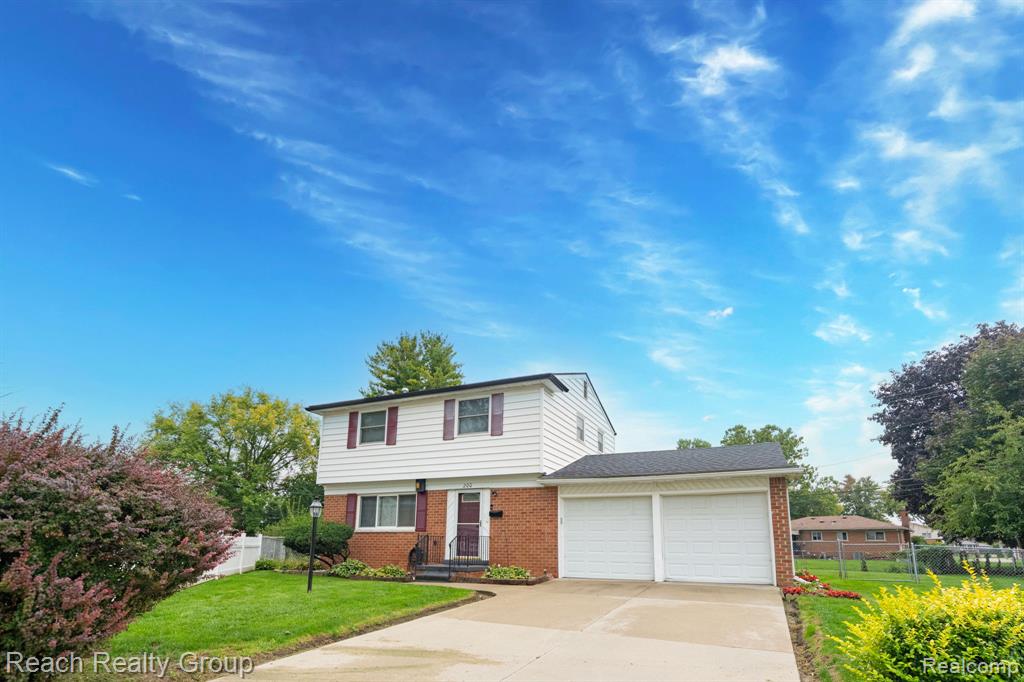 200 Clinton River Court E, Mount Clemens, MI 48043