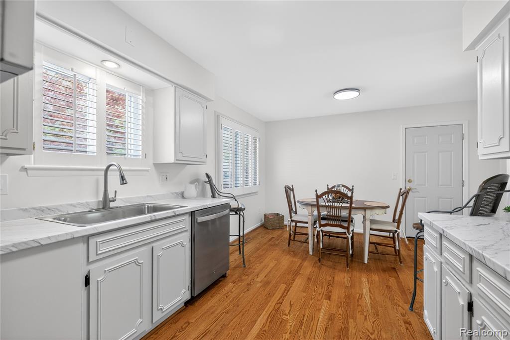 8733 Woodside Drive, Grosse Ile, MI 48138 — Photo 12