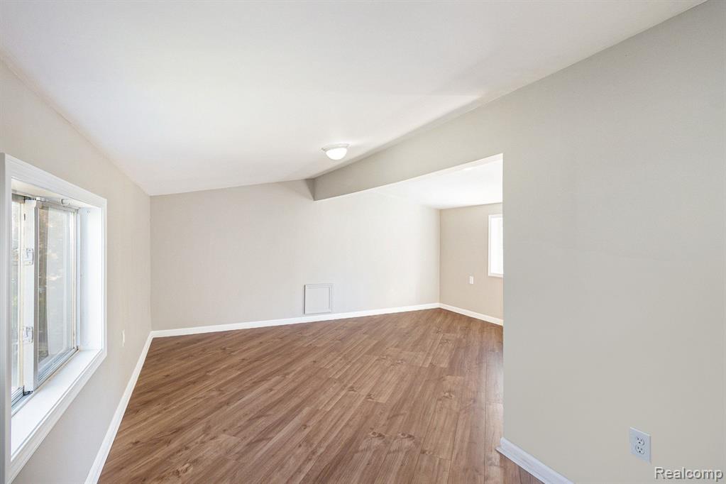 409 FENWICK Street, Holly, MI 48442 — Photo 11