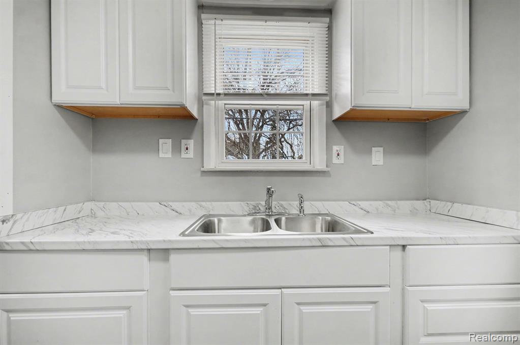 24274 Shakespeare Avenue, Eastpointe, MI 48021 — Photo 17