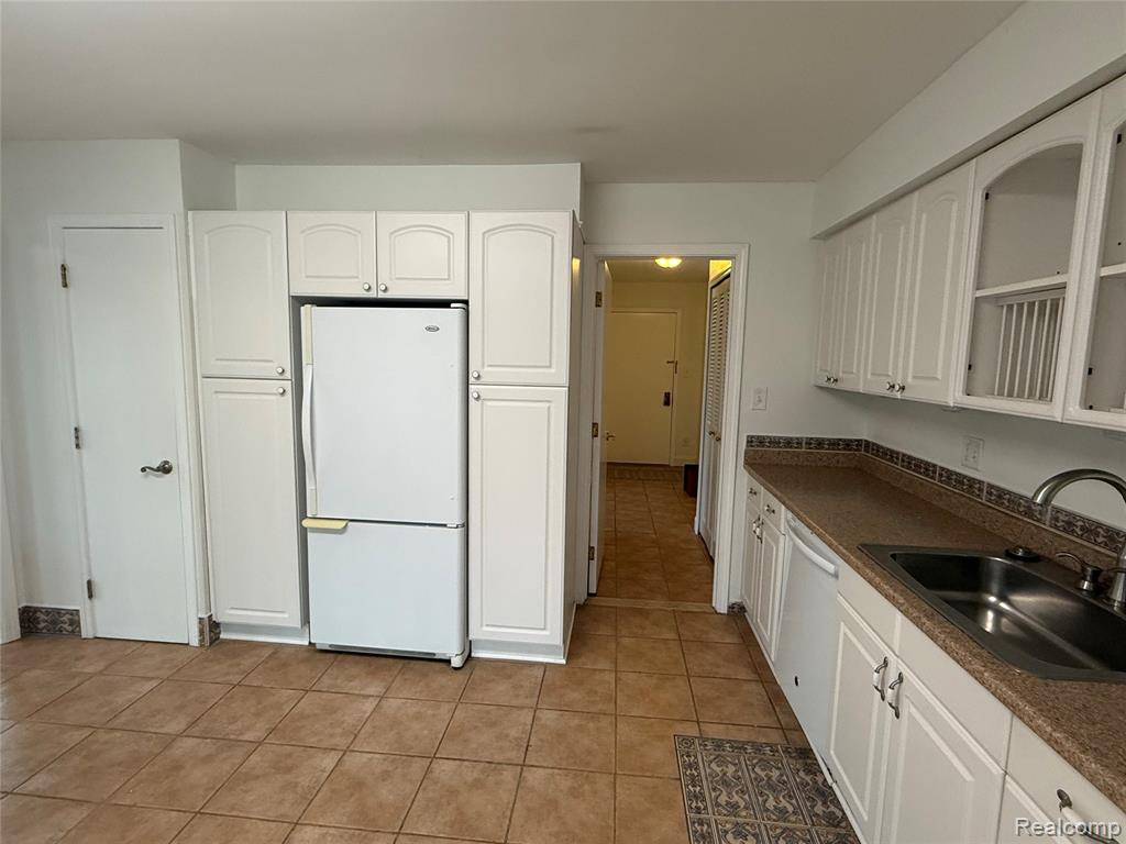 150 E Long Lake Road, Bloomfield Hills, MI 48304 — Photo 12