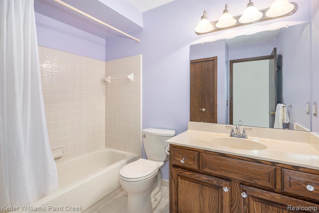 47158 Hunters Chase Drive, Macomb, MI 48042 — Photo 14