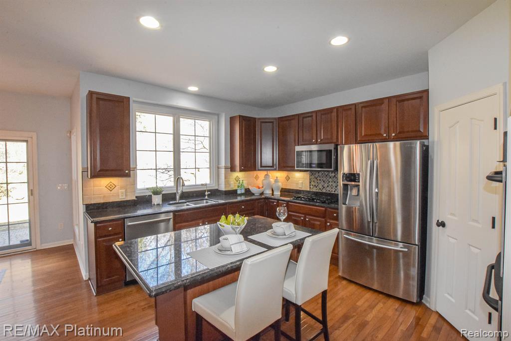 9037 RIDGEFIELD Drive, Brighton, MI 48114 — Photo 16