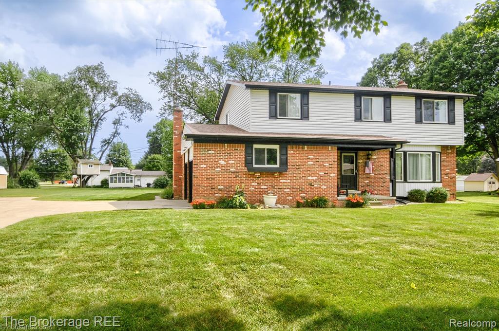 6228 Greenview Drive, Burton, MI 48509 — Photo 2