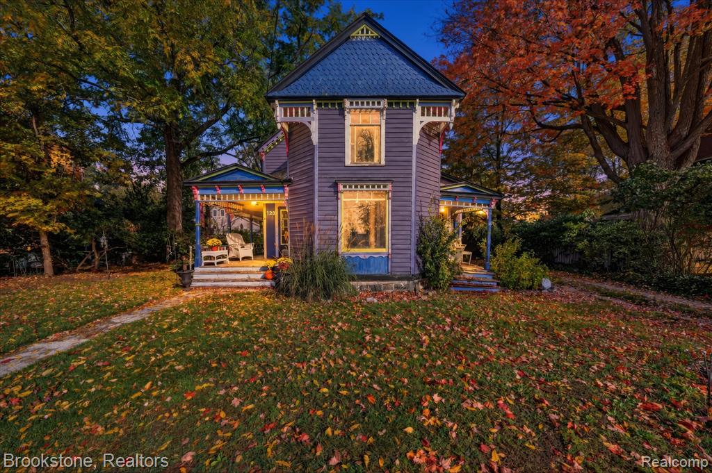 129 E Shadbolt Street, Lake Orion, MI 48362