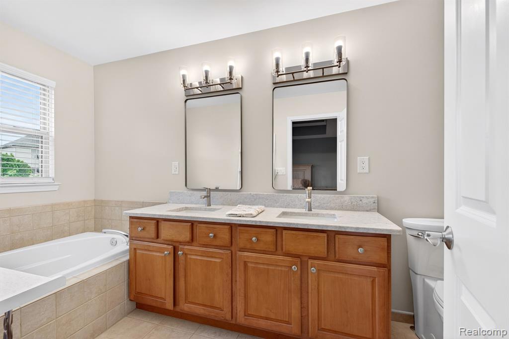 25820 Timber Creek Lane, Flat Rock, MI 48134 — Photo 20