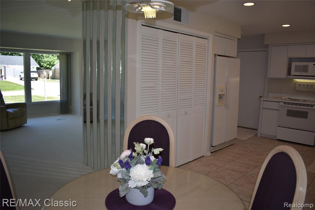 41147 S McMahon Circle, Novi, MI — Photo 8