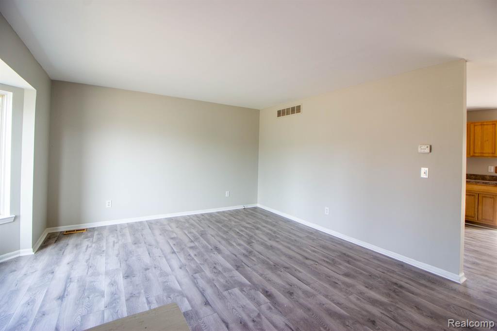 752 PENSACOLA Avenue, Pontiac, MI 48340 — Photo 10