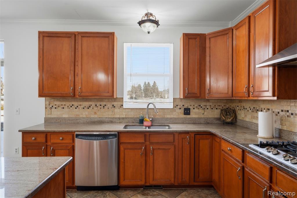 42575 Silverwood Drive, Sterling Heights, MI 48314 — Photo 14