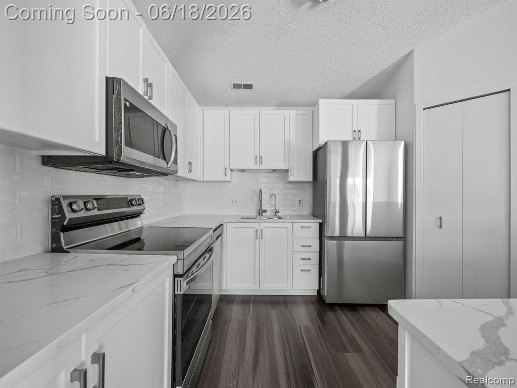 6680 Ridgefield Circle, 201, West Bloomfield, MI — Photo 9