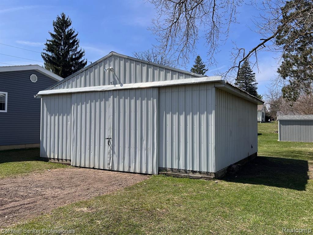 631 Madison Street N, Perry, MI 48872 — Photo 2