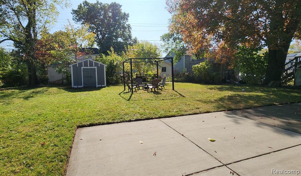 528 E ELZA Avenue, Hazel Park, MI 48030 — Photo 19