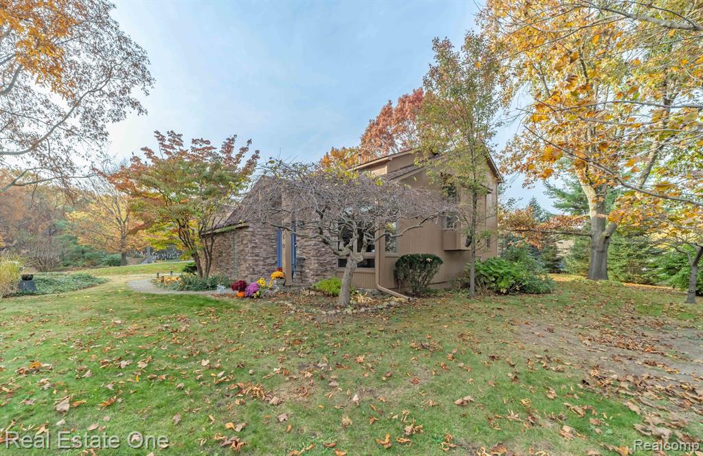 8260 ENGLEWOOD Drive, Clarkston, MI — Photo 17
