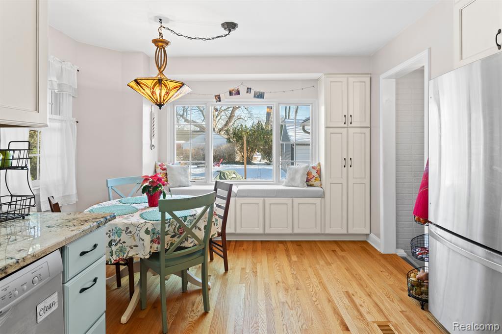 9806 BERWICK Street, Livonia, MI 48150 — Photo 14