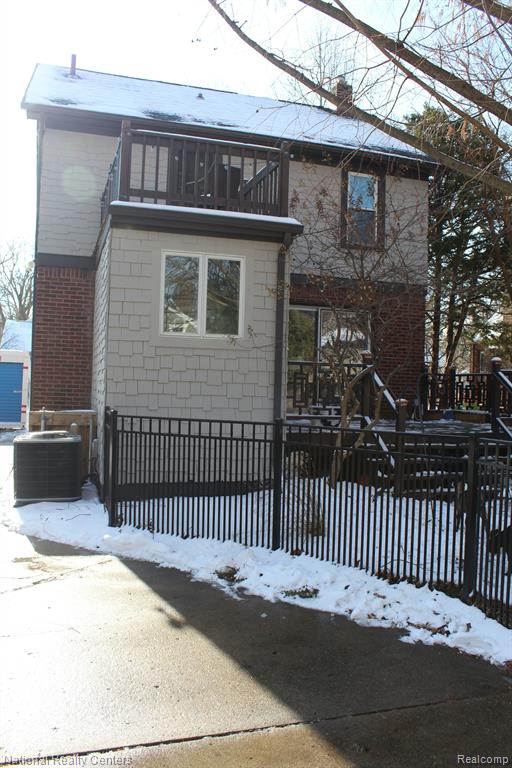 47 MAYWOOD Avenue, Pleasant Ridge, MI — Photo 2
