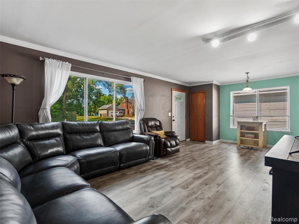 47080 Greenview Road, Shelby Twp, MI 48317 — Photo 5