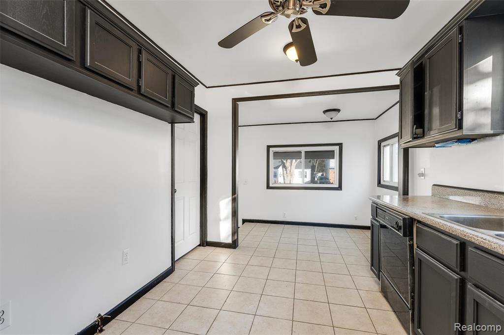 20462 Hollywood Street, Harper Woods, MI 48225 — Photo 17