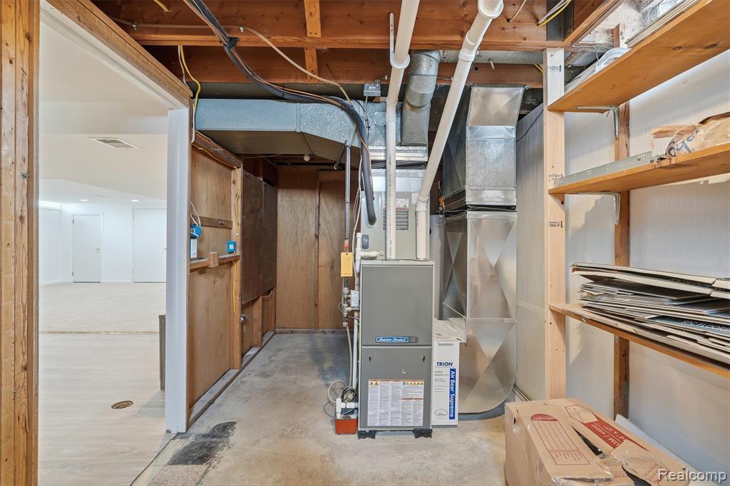 25961 Warrington Street, Dearborn Heights, MI 48127 — Photo 33