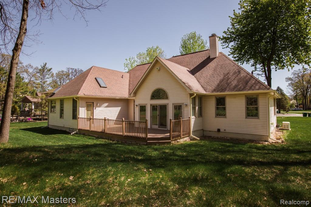 27178 John Drive, New Boston, MI 48164 — Photo 9
