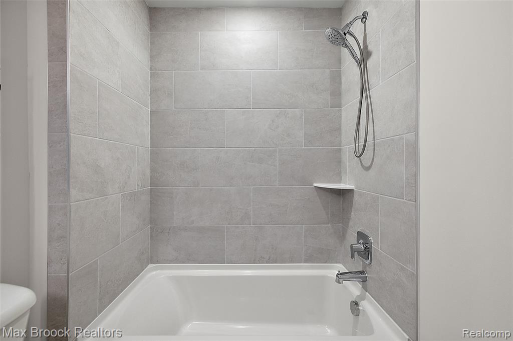 7464 Gramercy Circle, 19, West Bloomfield, MI — Photo 43