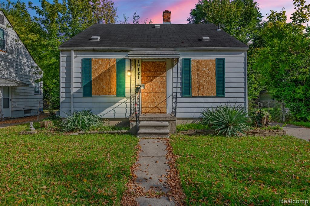 19121 McCormick Street, Detroit, MI 48224