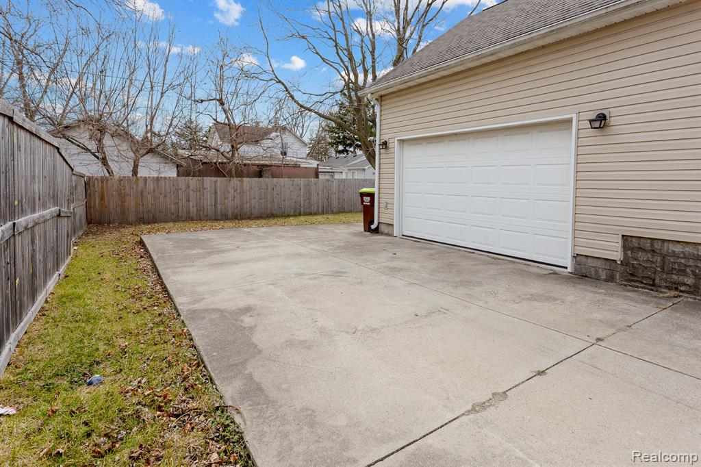 825 BACON Street, Monroe, MI 48161 — Photo 23