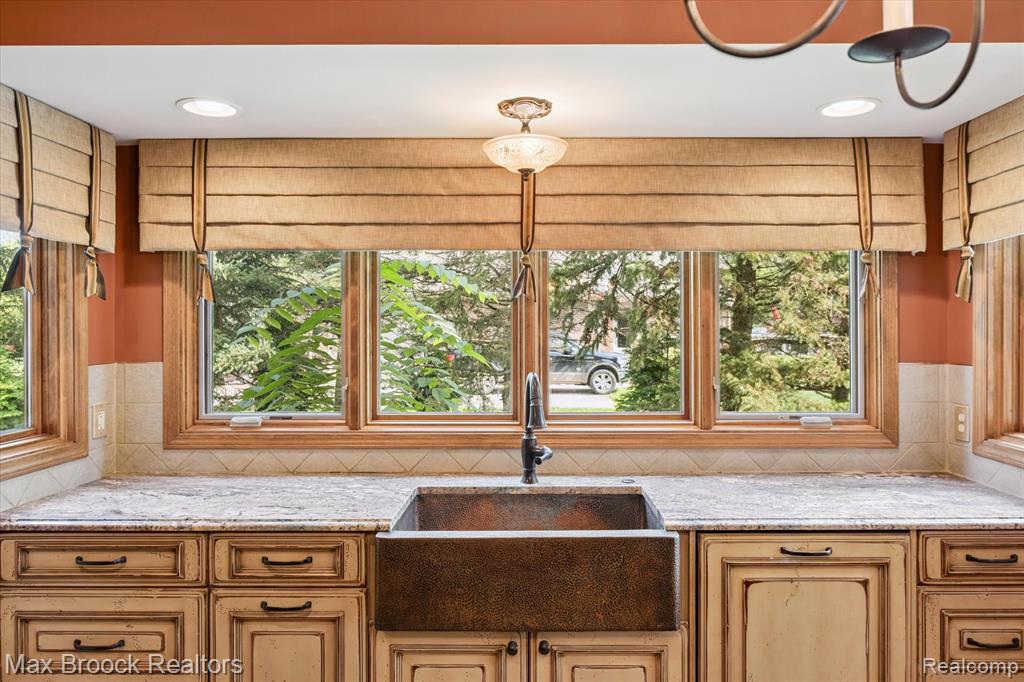 8936 Salem Farms Drive, South Lyon, MI 48178 — Photo 34