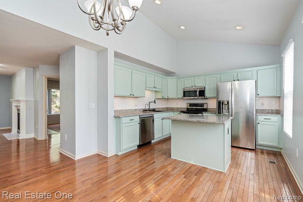6963 Edgewater Drive, Troy, MI 48085 — Photo 7