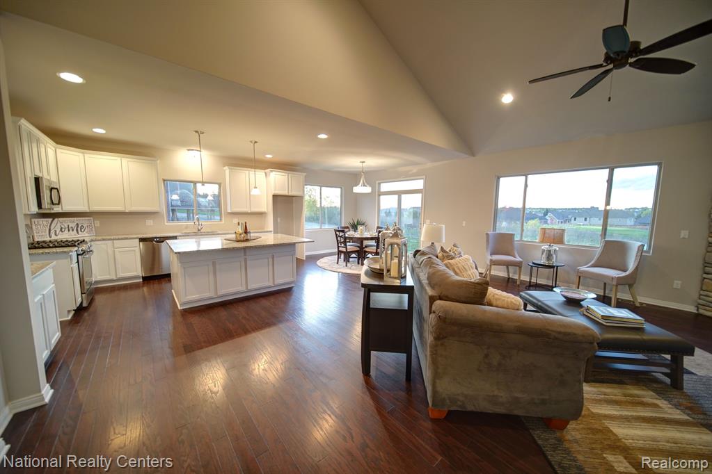 8374 Meadow Creek Drive, Goodrich Vlg, MI — Photo 8