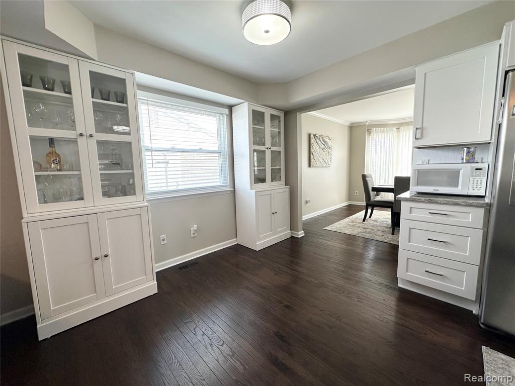 4581 Benjamin Drive, Sterling Heights, MI 48310 — Photo 8