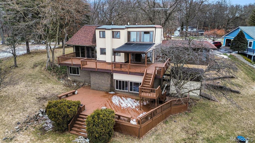 13490 Lakebrook Drive, Fenton, MI 48430 — Photo 36