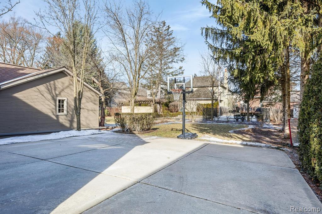682 WALLACE Street, Birmingham, MI 48009 — Photo 51