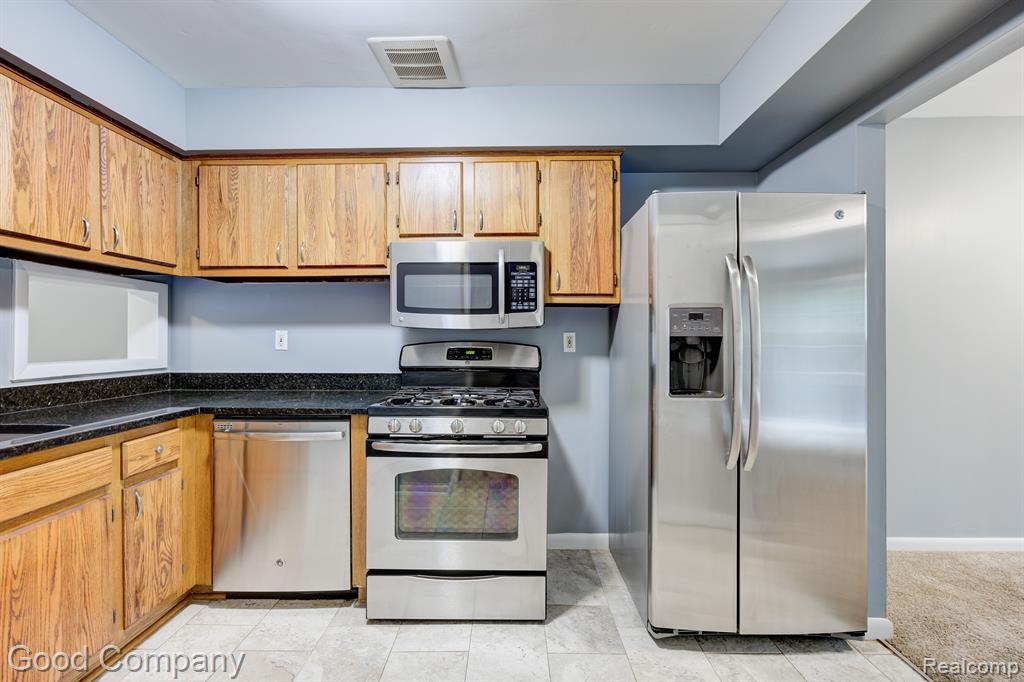 2030 WICKHAM Street, Royal Oak, MI 48073 — Photo 13