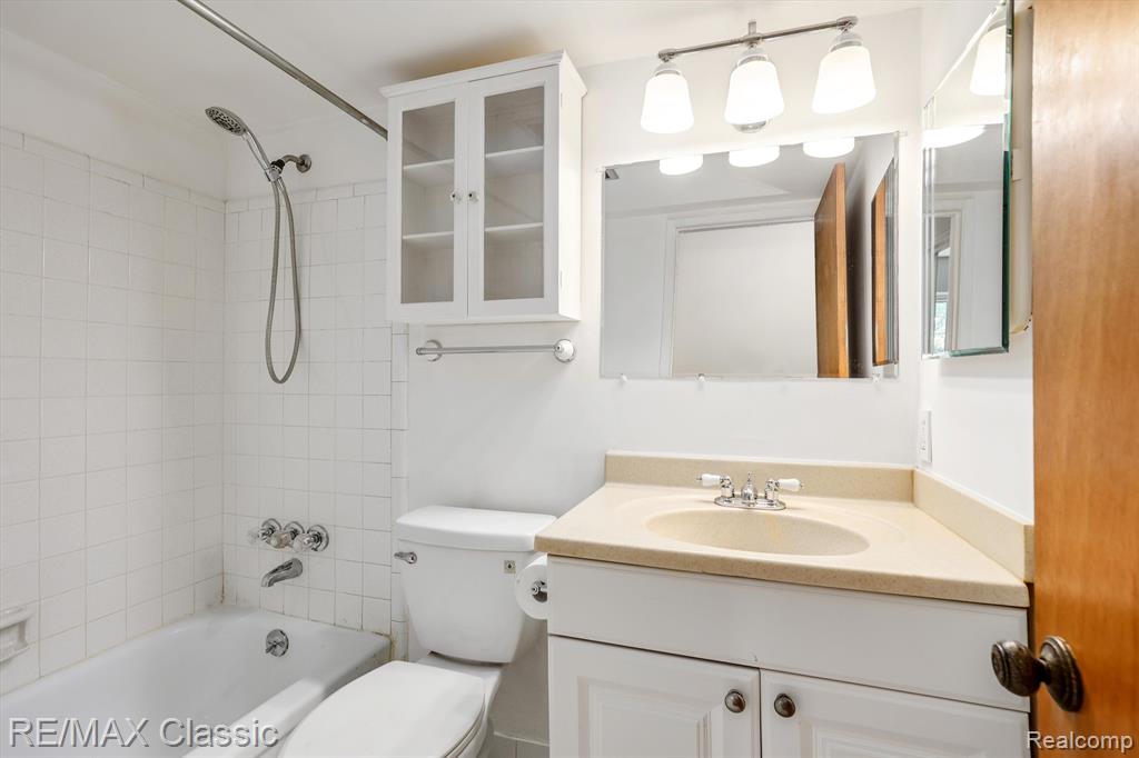 41716 ONAWAY Drive, Northville, MI 48167 — Photo 19