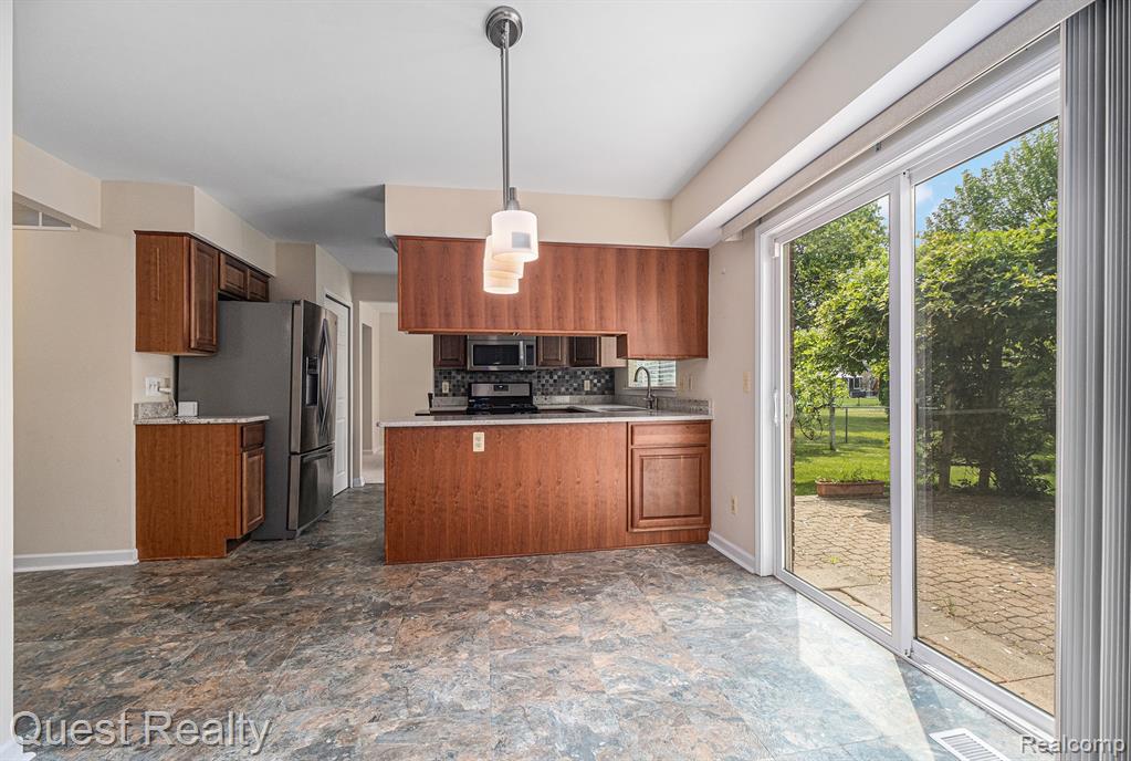6849 York Street, Waterford, MI 48327 — Photo 10