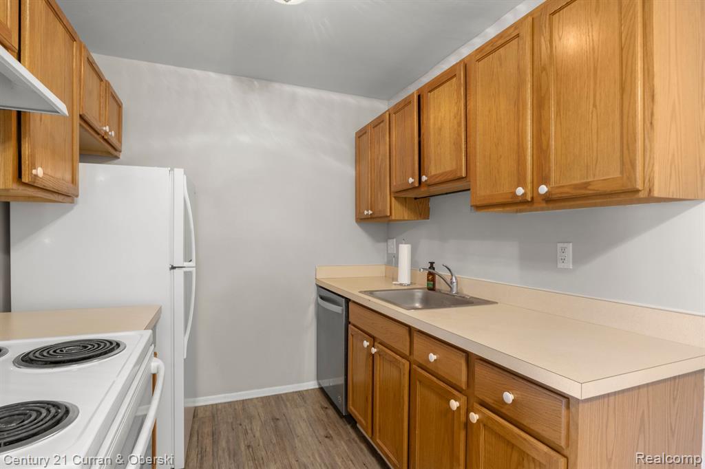 10021 Allen Pointe Drive, 83, Allen Park, MI 48101 — Photo 9