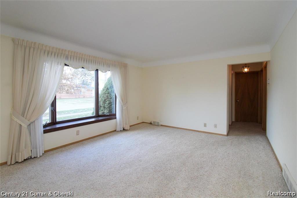6711 N EVANGELINE Street, Dearborn Heights, MI 48127 — Photo 2