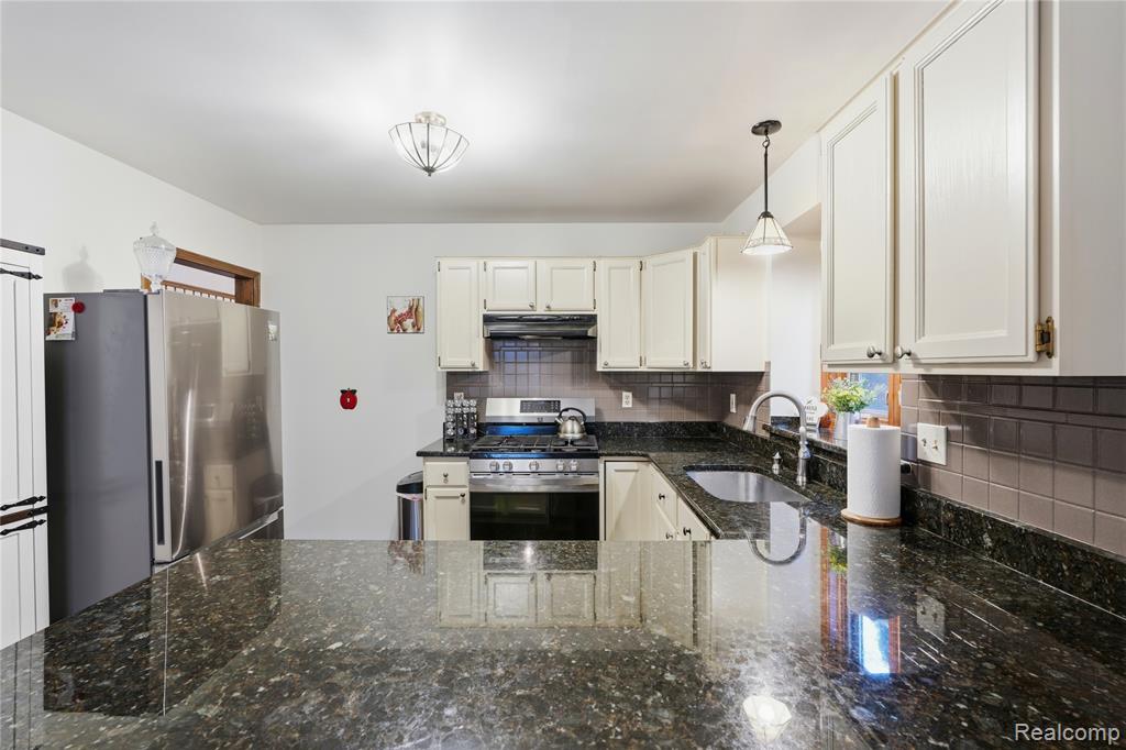 15743 Greenview, Fraser, MI 48026 — Photo 5
